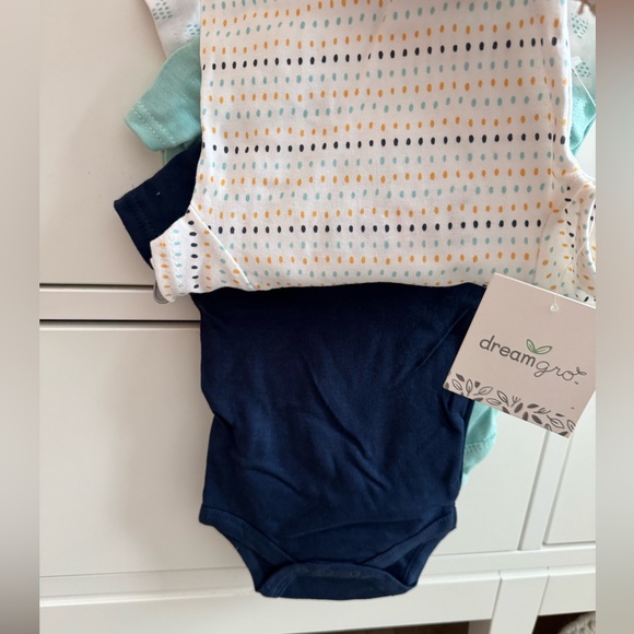 DREAM GRO 4 piece onesie set - Picture 5 of 9